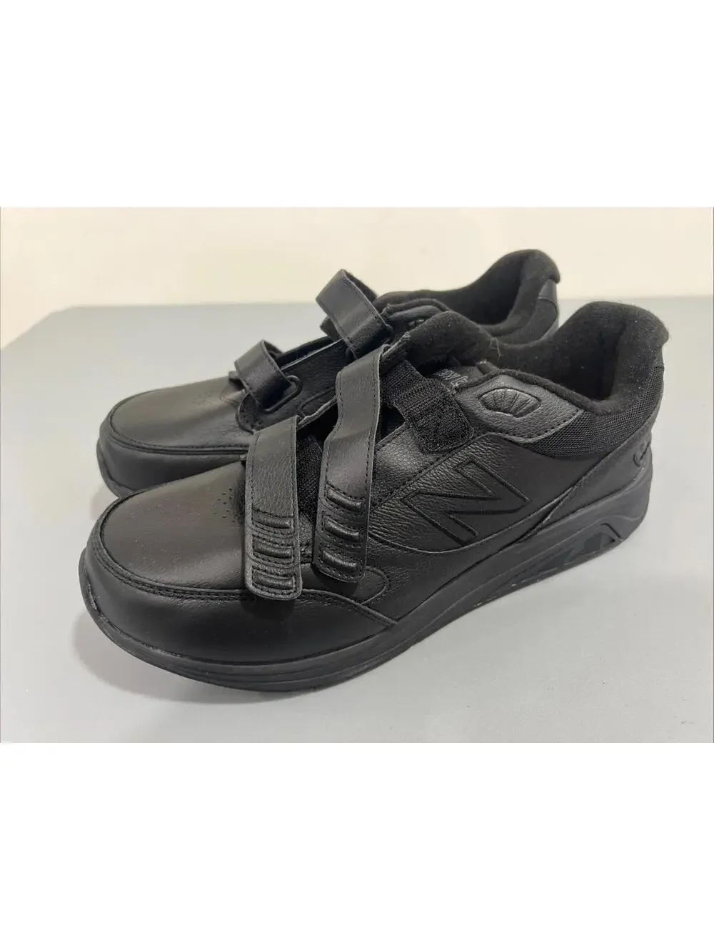 NEW WITH BOX New Balance Men's Black Sneakers SIZE 11 6E XXWIDE $158